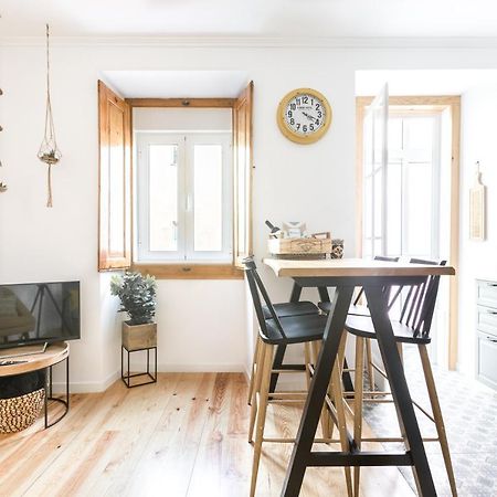 Feel Home in this Stunning Renovated Nest in Graça Lissabon Buitenkant foto