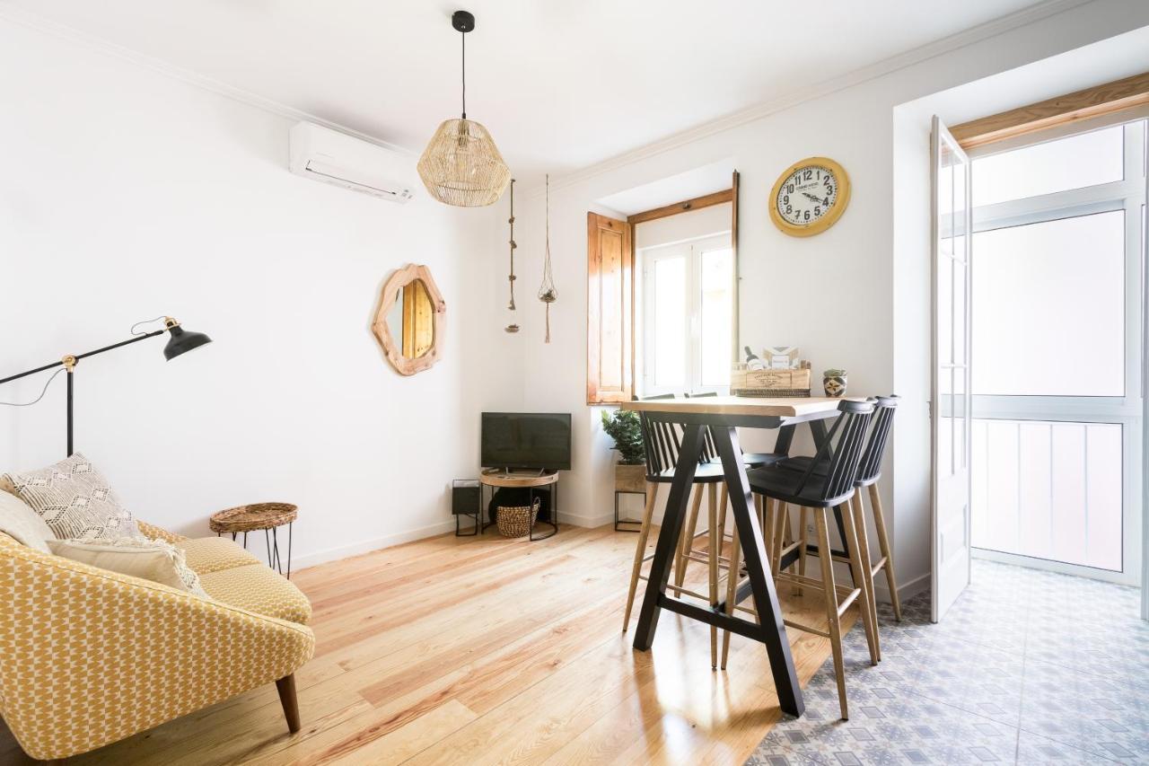 Feel Home in this Stunning Renovated Nest in Graça Lissabon Buitenkant foto