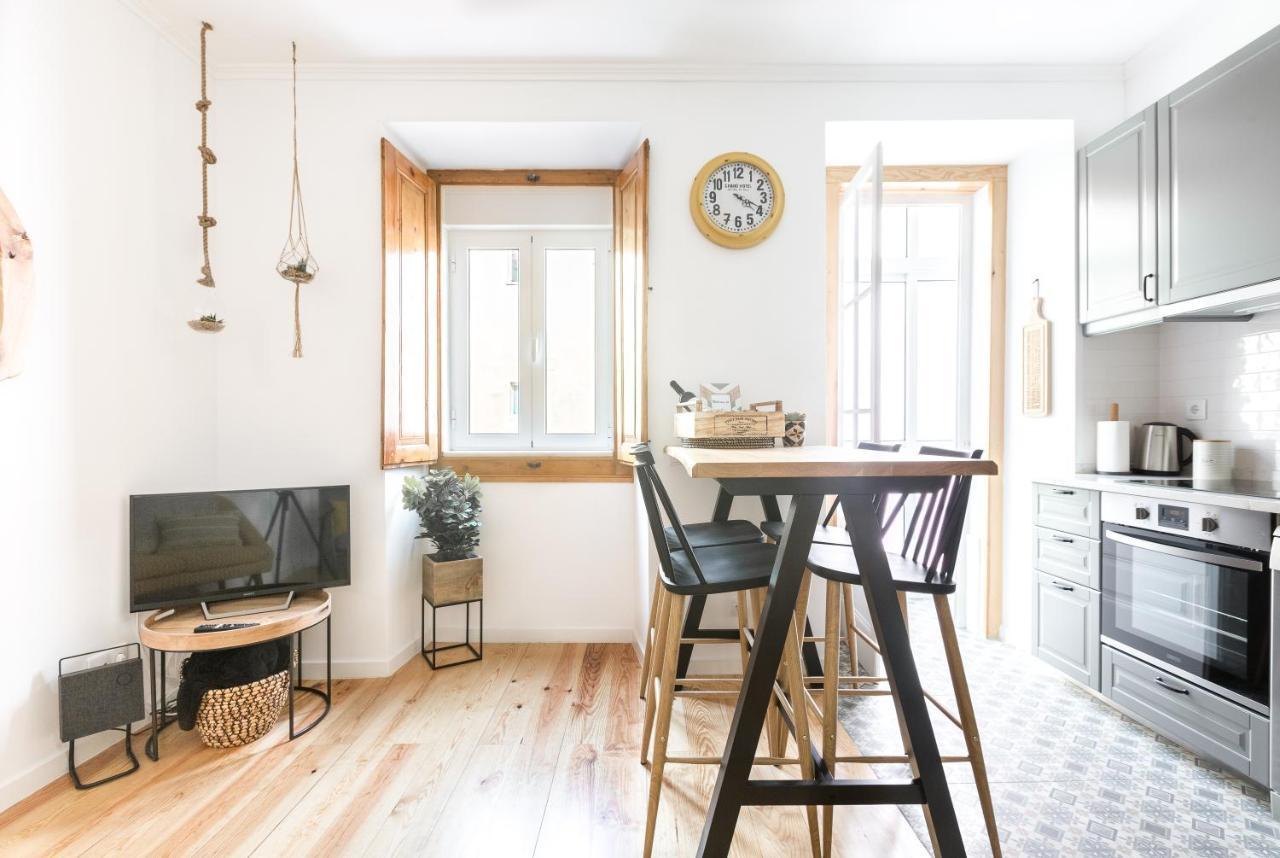 Feel Home in this Stunning Renovated Nest in Graça Lissabon Buitenkant foto